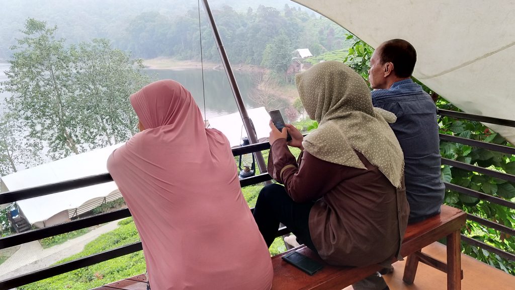 glamping lakeside