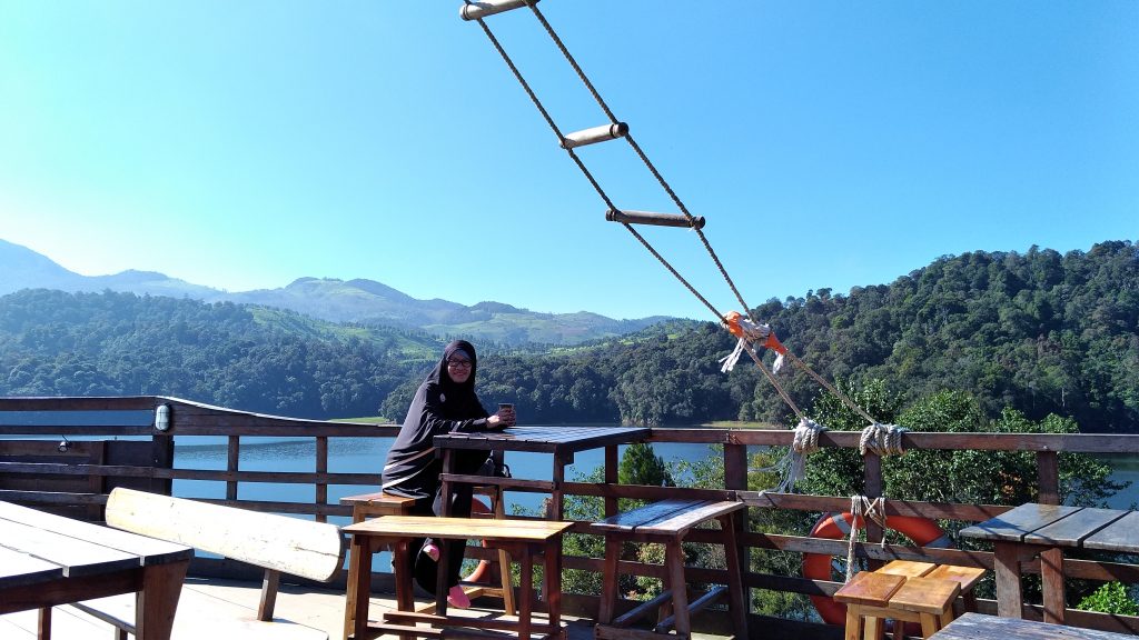 glamping lakeside