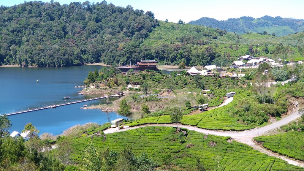 glamping lakeside