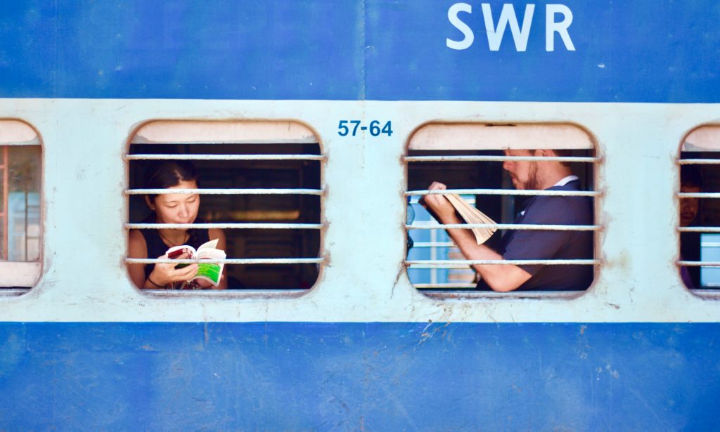 naik kereta api