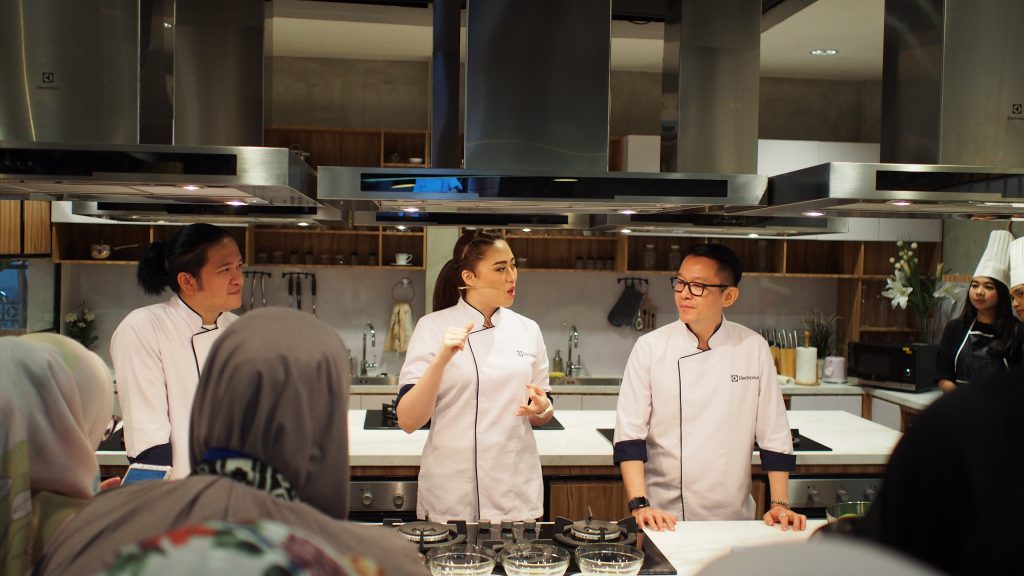3 chef keren di dapur unik electrolux taste and care center