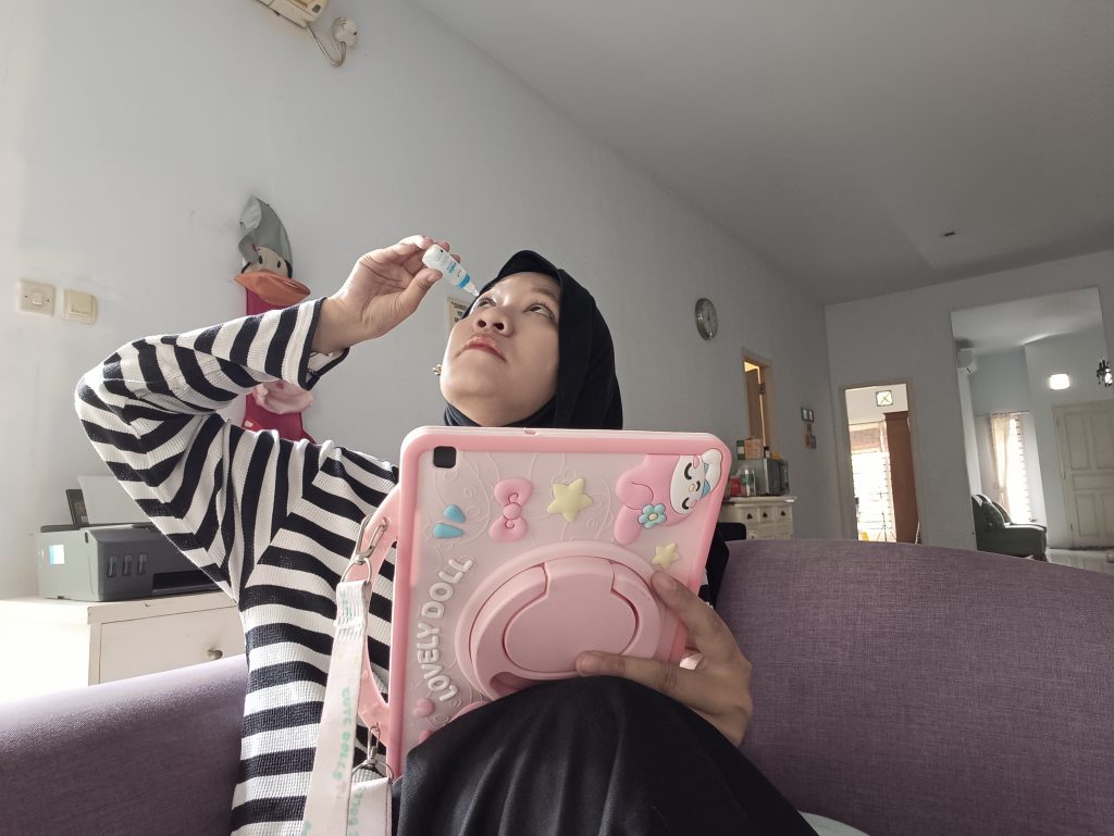 Mata Kering? Jangan SePeLein! Tetesin INSTO Dry Eyes